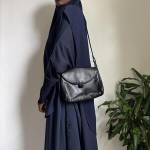 Vintage genuine‎ leather boho grunge black minimalist coquette shoulder back